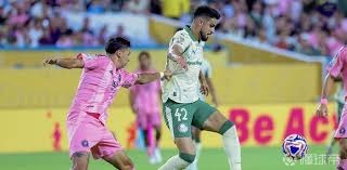 2020赛季结束后，湖人由于隆多离开，不得不引进一名新持球手，那就是施罗德。