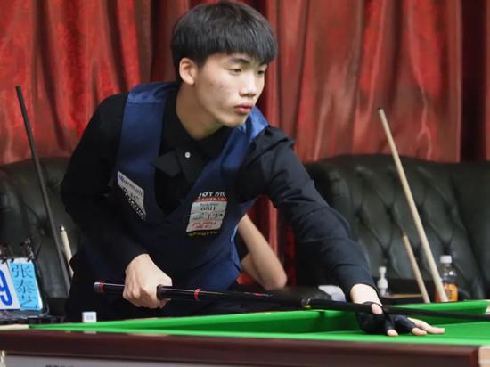 起球迷和专 起球迷和专